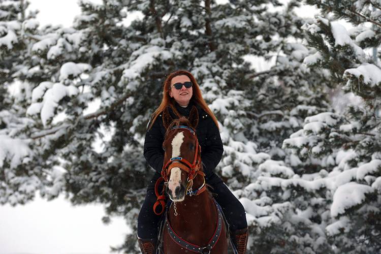Aziziye Tabyaları’nda kar keyfi: Tarihi mekanda atlı gezinti 2