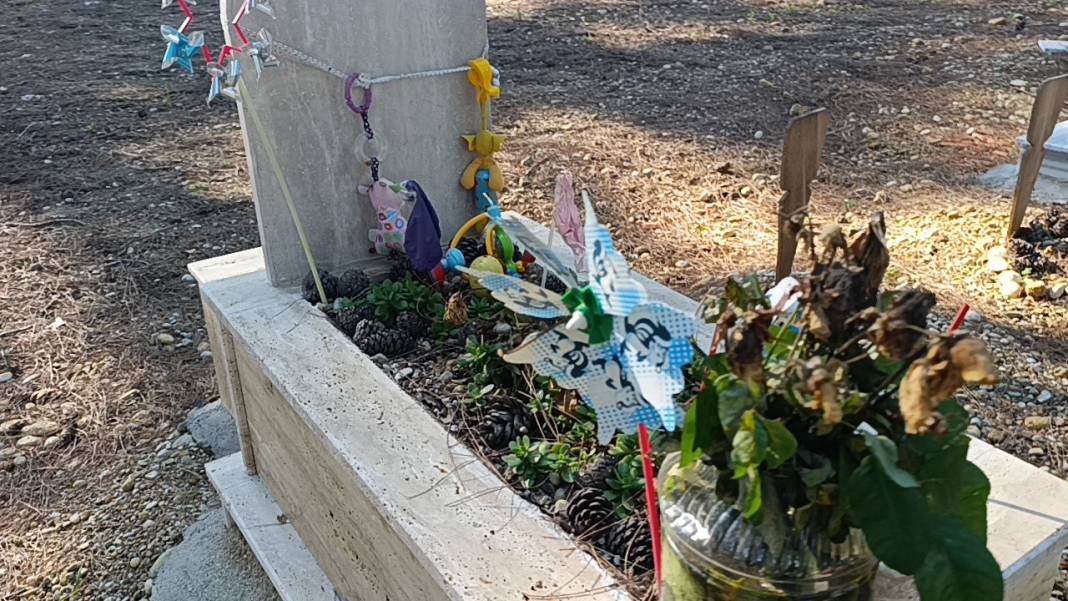 Antalya'da duygulandıran görüntüler: Bebek mezarları oyuncaklarla doldu taştı! 8