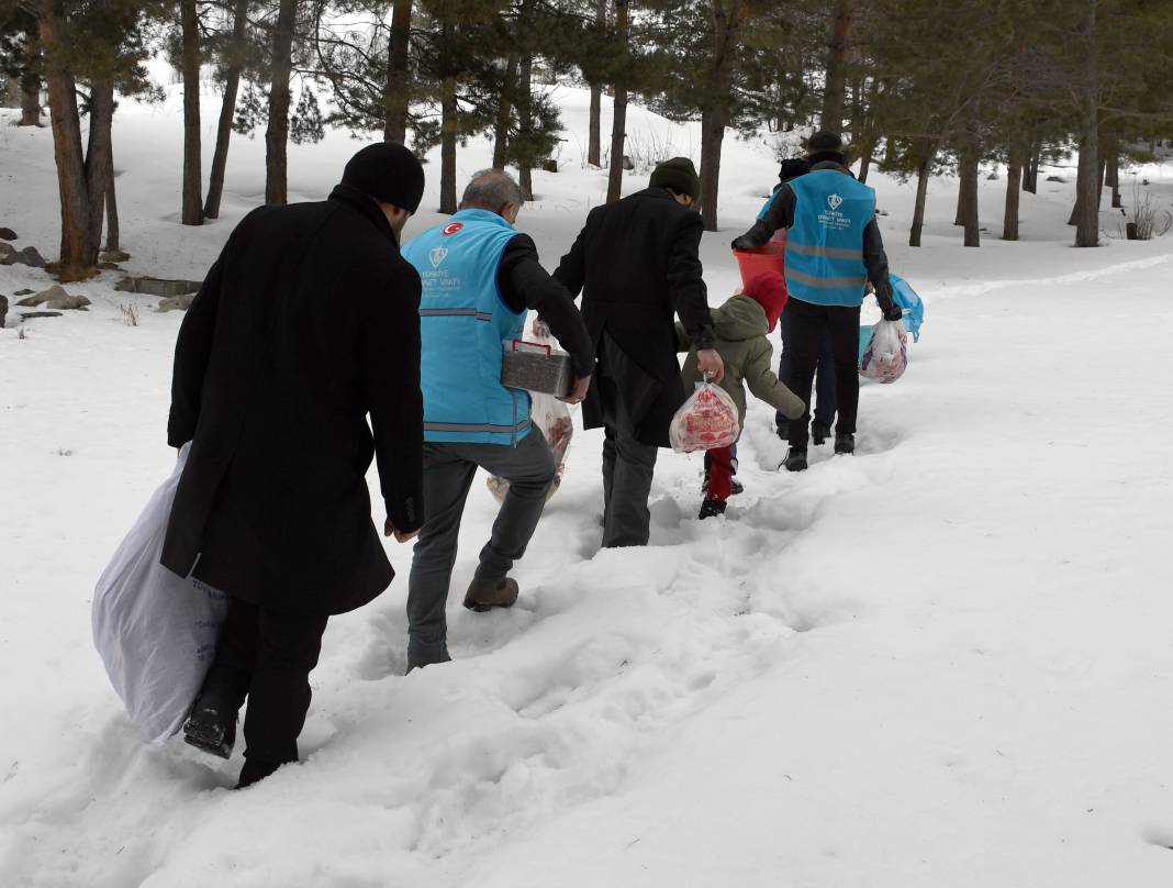 İmamlar yaban hayatı için seferber oldu: Çuvallar bu kez "can dostlar" için sırtlandı! 7
