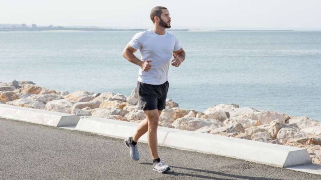 Yürüyüş yaparken yakılan kaloriyi artırmanın 5 yolu! Kilo verme sürecini hızlandıran hileler 1