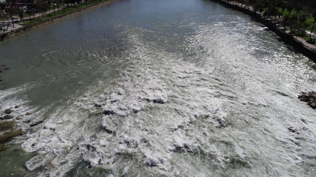 Baraj kapakları açıldı, Seyhan Nehri'nin debisi yükseldi: Tarım arazileri sular altında 4