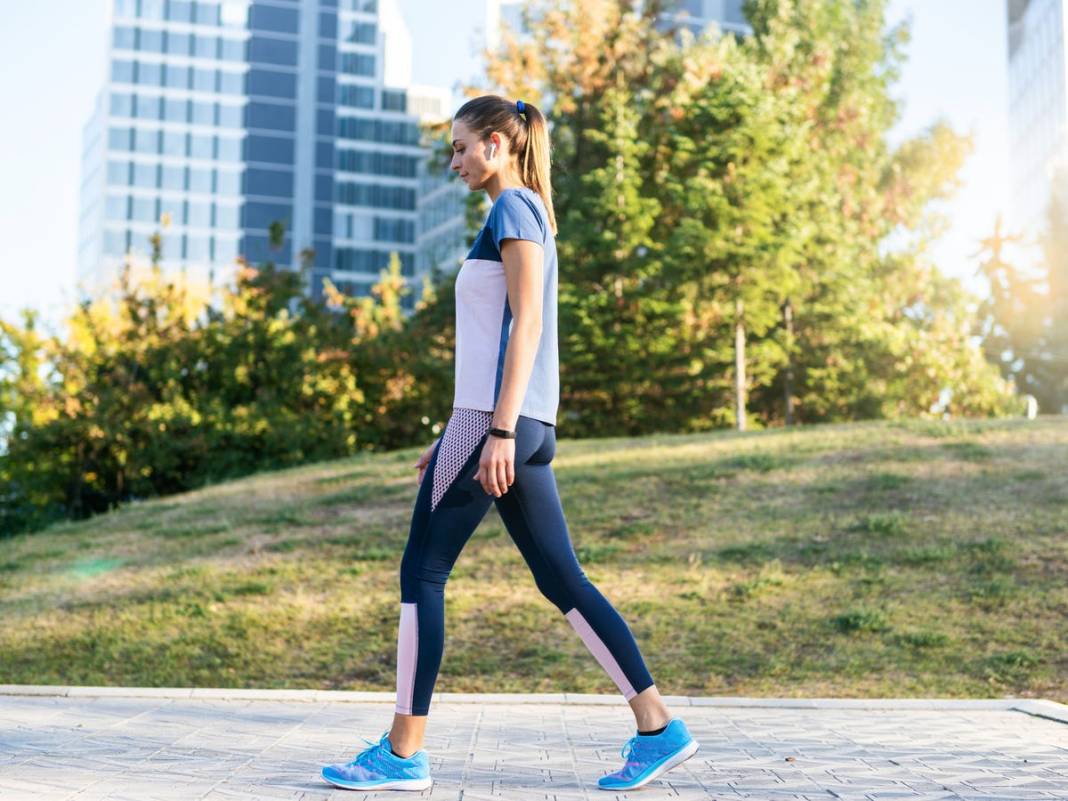 Yürüyüş yaparken yakılan kaloriyi artırmanın 5 yolu! Kilo verme sürecini hızlandıran hileler 6