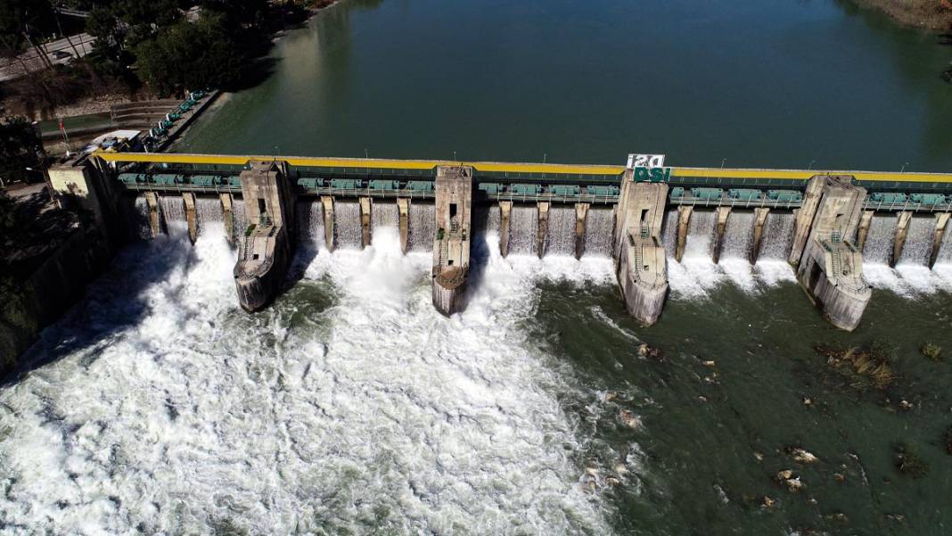 Baraj kapakları açıldı, Seyhan Nehri'nin debisi yükseldi: Tarım arazileri sular altında 2