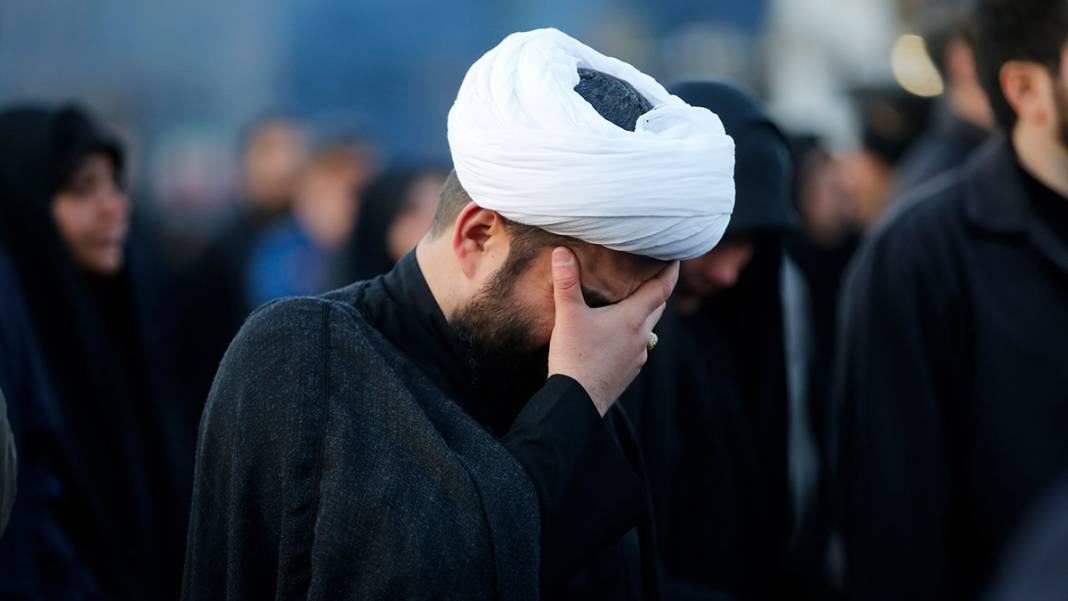 Gözyaşları sel oldu! İran'da Hamaney için sokaklar dolup taştı 2