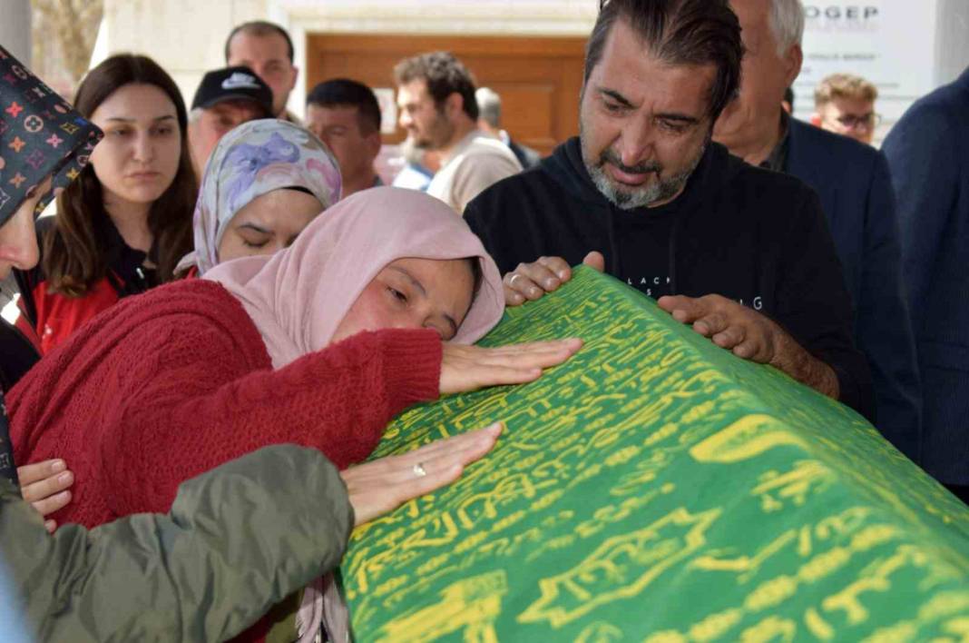 Türkiye Kahramanmaraş’a ağlıyor: Okul katliamında hayatını kaybedenler son yolcuğuna uğurlandı 40