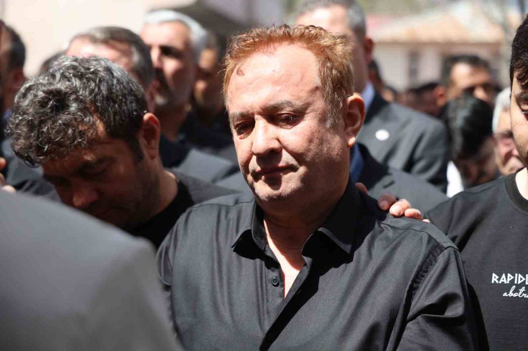 Türkiye Kahramanmaraş’a ağlıyor: Okul katliamında hayatını kaybedenler son yolcuğuna uğurlandı 43