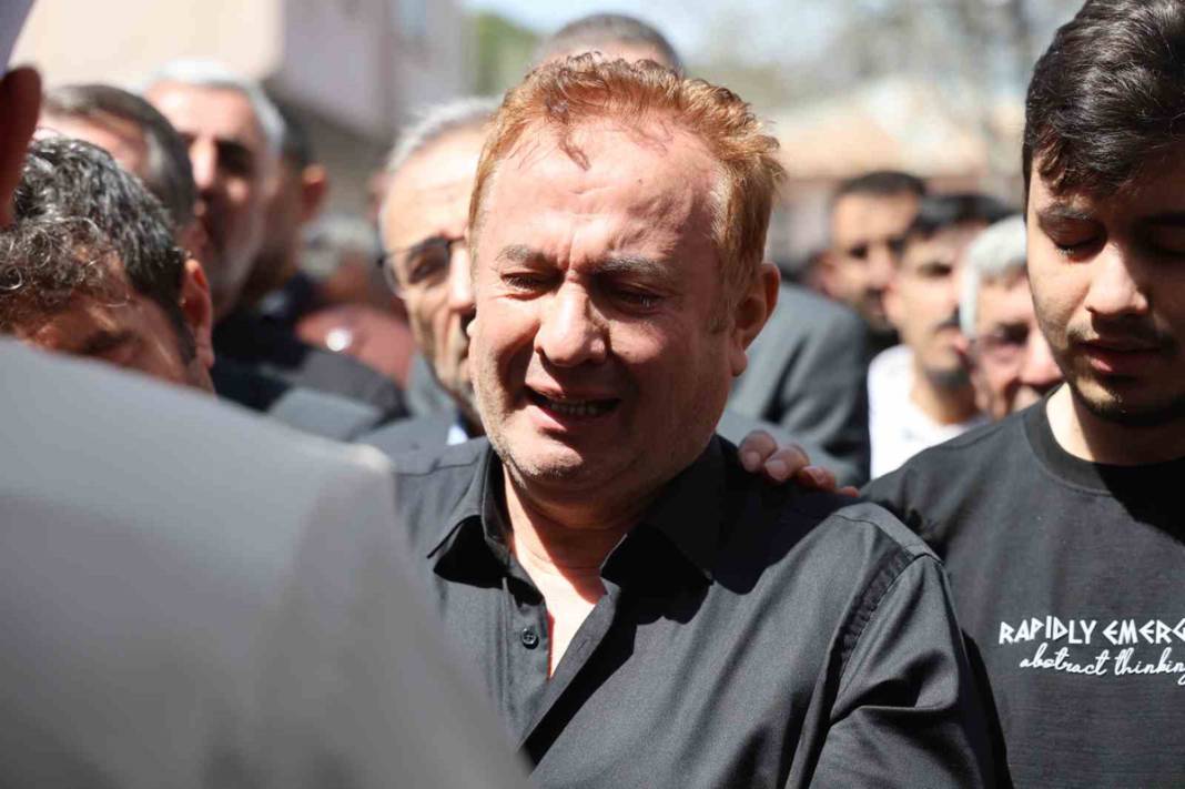 Türkiye Kahramanmaraş’a ağlıyor: Okul katliamında hayatını kaybedenler son yolcuğuna uğurlandı 44