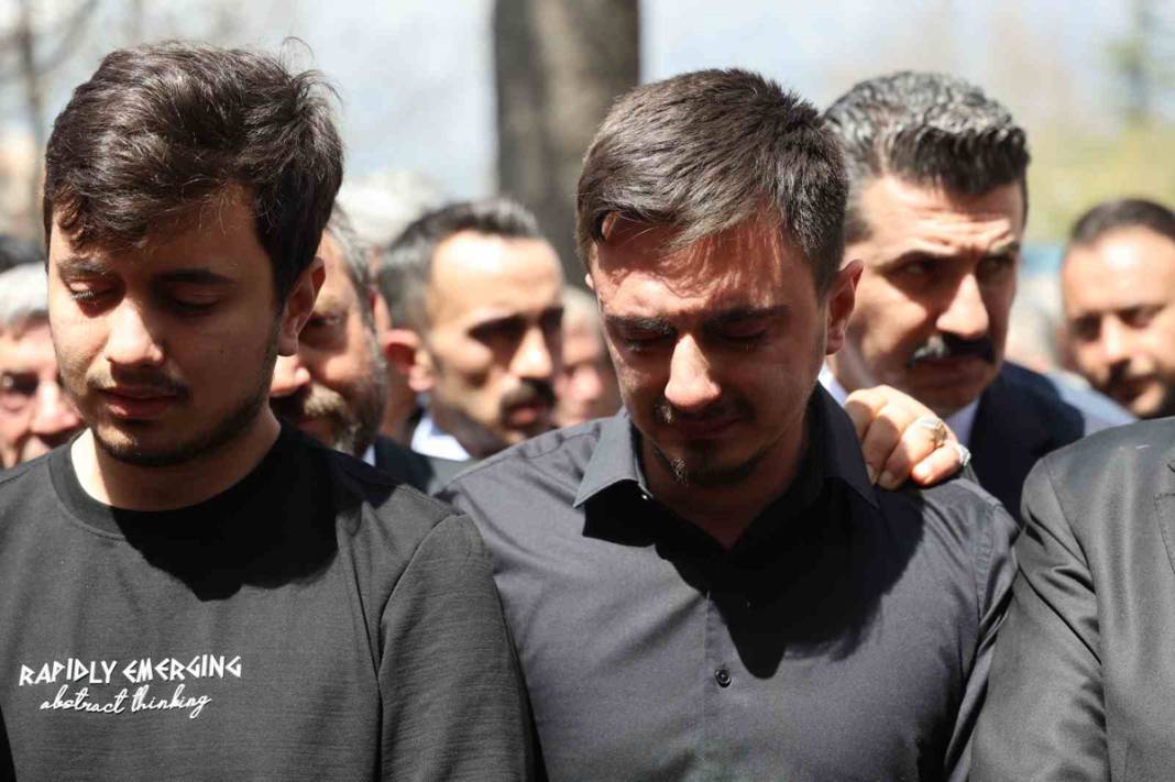 Türkiye Kahramanmaraş’a ağlıyor: Okul katliamında hayatını kaybedenler son yolcuğuna uğurlandı 42