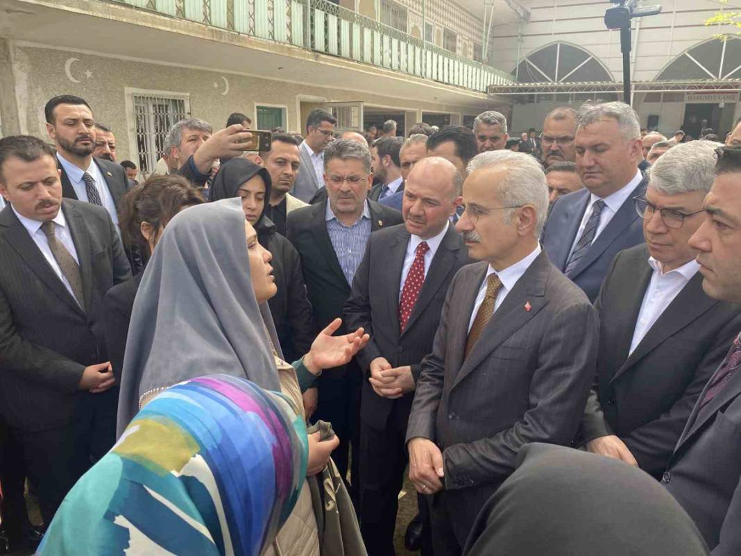 Türkiye Kahramanmaraş’a ağlıyor: Okul katliamında hayatını kaybedenler son yolcuğuna uğurlandı 38