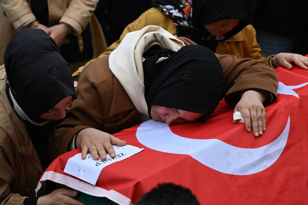 Türkiye Kahramanmaraş’a ağlıyor: Okul katliamında hayatını kaybedenler son yolcuğuna uğurlandı 31