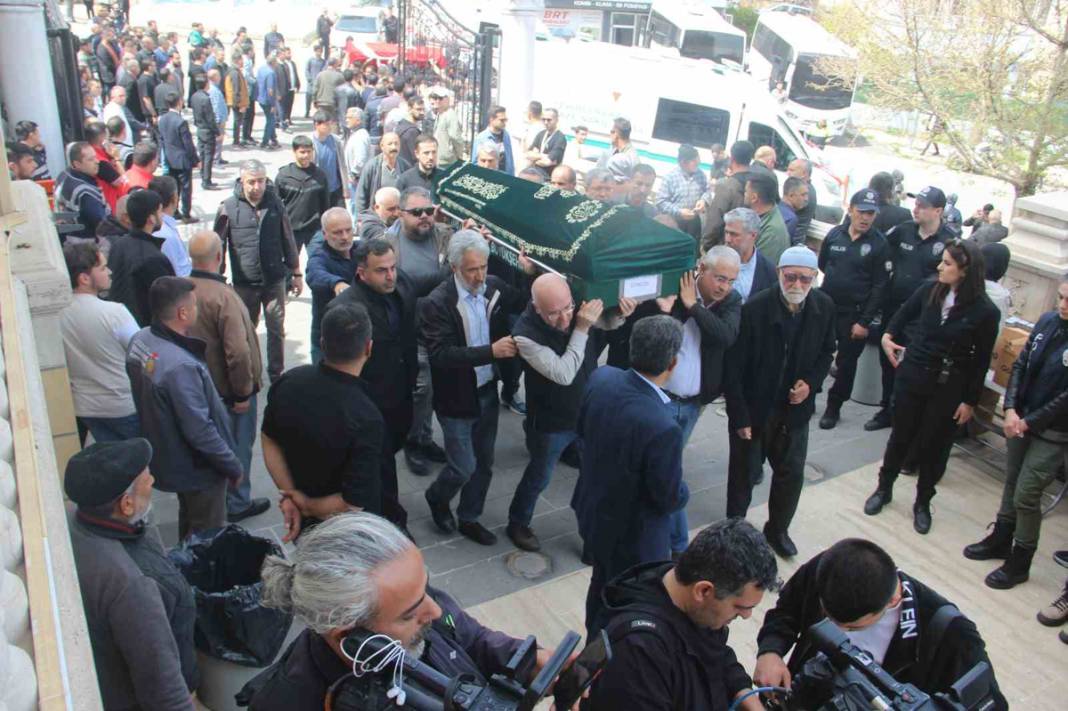 Türkiye Kahramanmaraş’a ağlıyor: Okul katliamında hayatını kaybedenler son yolcuğuna uğurlandı 29