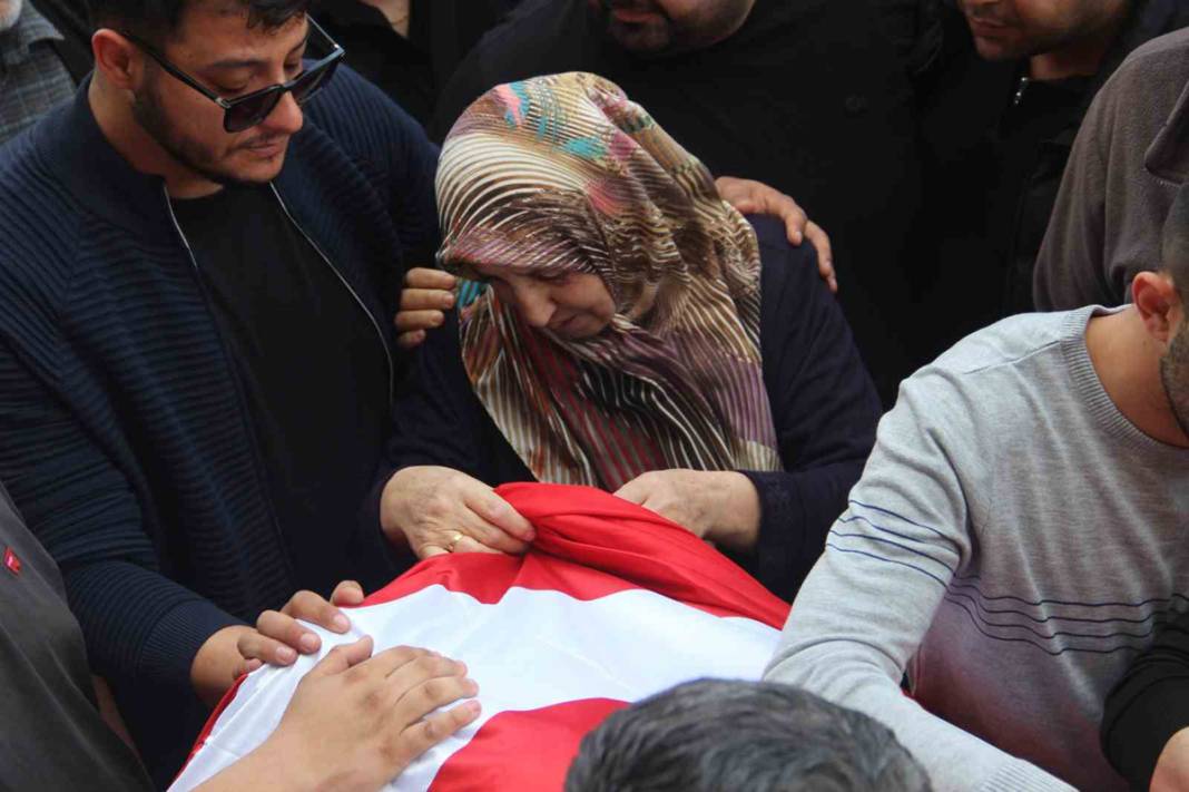 Türkiye Kahramanmaraş’a ağlıyor: Okul katliamında hayatını kaybedenler son yolcuğuna uğurlandı 28