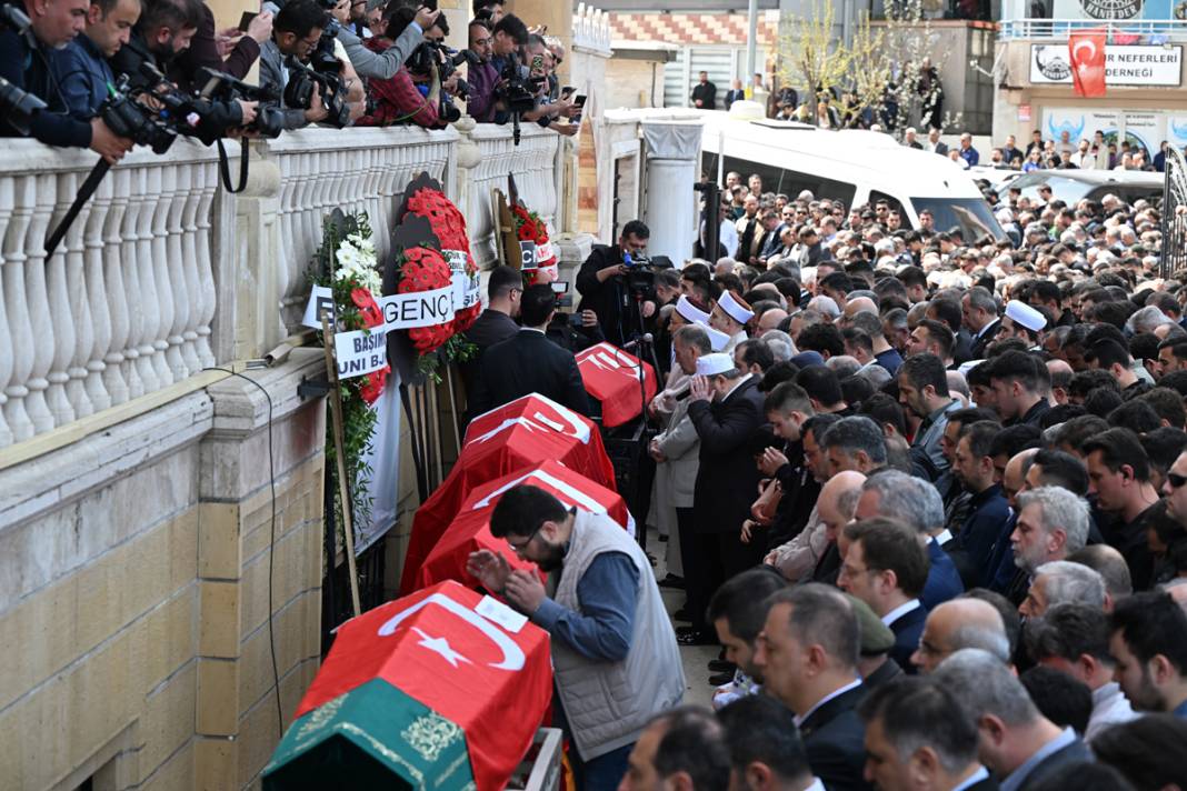 Türkiye Kahramanmaraş’a ağlıyor: Okul katliamında hayatını kaybedenler son yolcuğuna uğurlandı 24