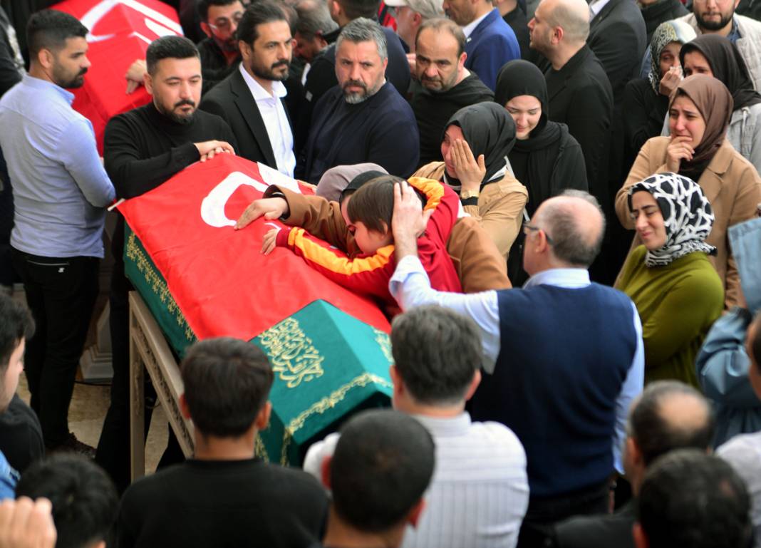 Türkiye Kahramanmaraş’a ağlıyor: Okul katliamında hayatını kaybedenler son yolcuğuna uğurlandı 18
