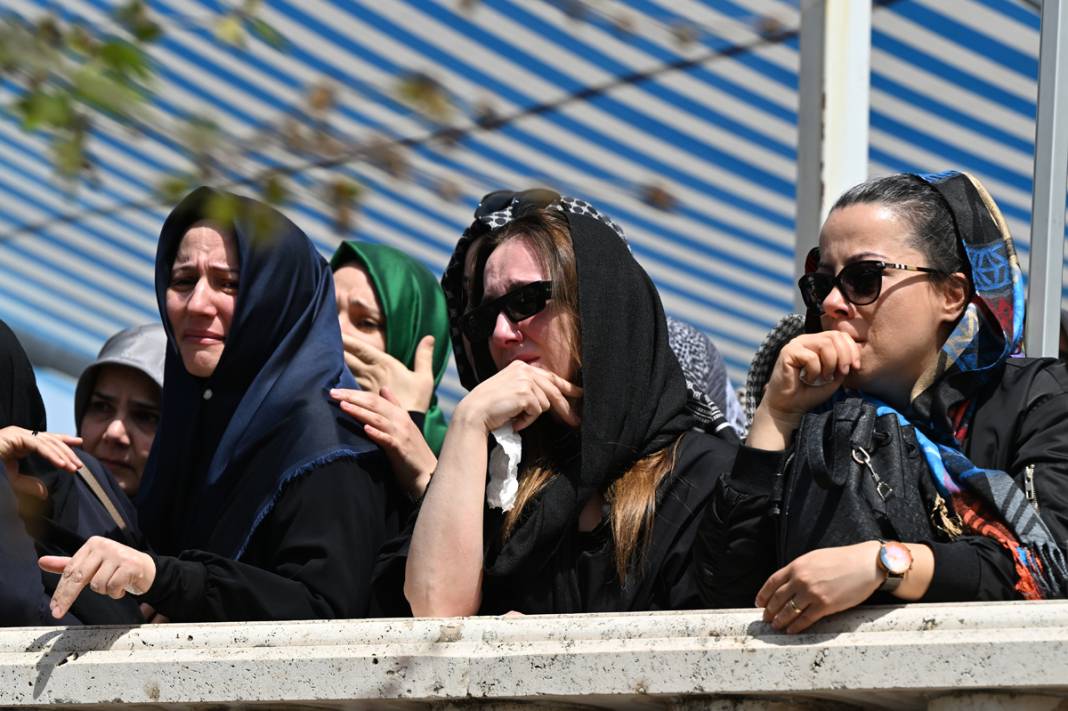 Türkiye Kahramanmaraş’a ağlıyor: Okul katliamında hayatını kaybedenler son yolcuğuna uğurlandı 15