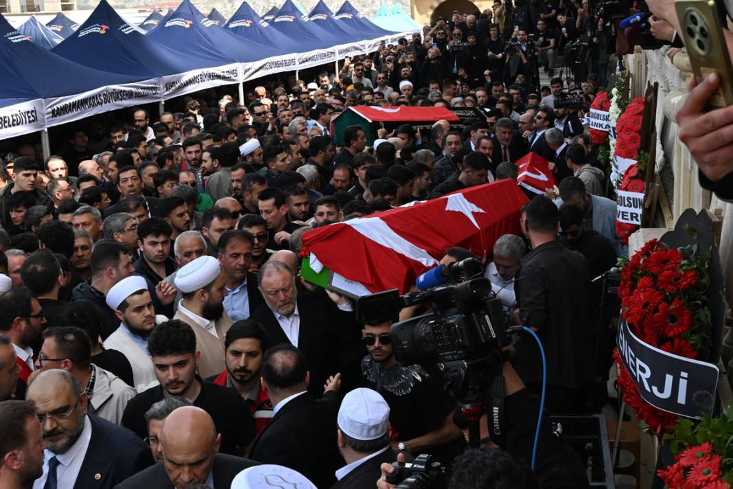 Türkiye Kahramanmaraş’a ağlıyor: Okul katliamında hayatını kaybedenler son yolcuğuna uğurlandı 14