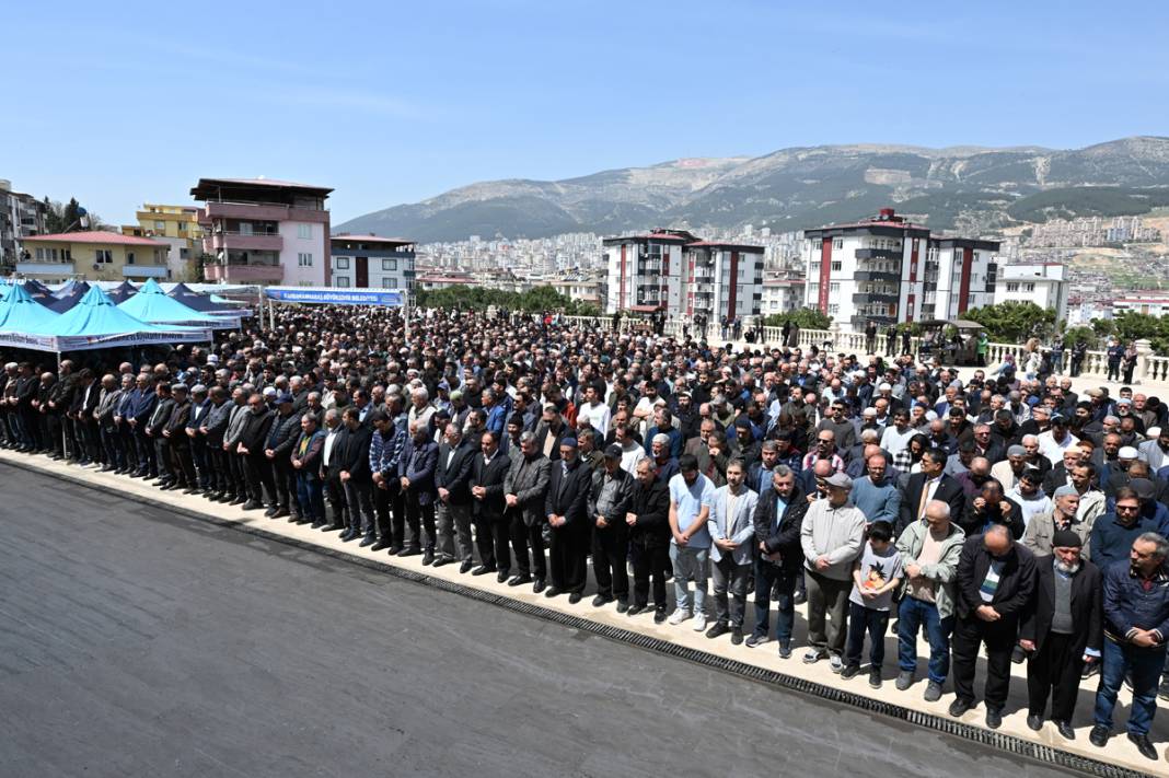 Türkiye Kahramanmaraş’a ağlıyor: Okul katliamında hayatını kaybedenler son yolcuğuna uğurlandı 13
