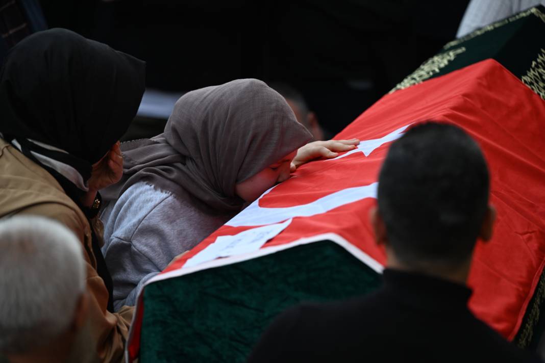 Türkiye Kahramanmaraş’a ağlıyor: Okul katliamında hayatını kaybedenler son yolcuğuna uğurlandı 12