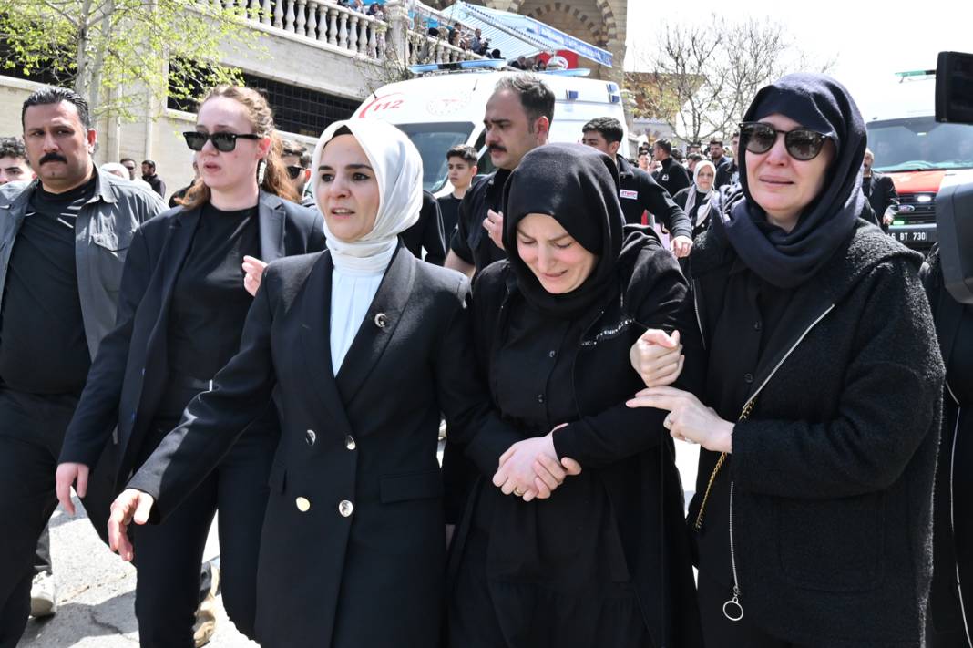 Türkiye Kahramanmaraş’a ağlıyor: Okul katliamında hayatını kaybedenler son yolcuğuna uğurlandı 10