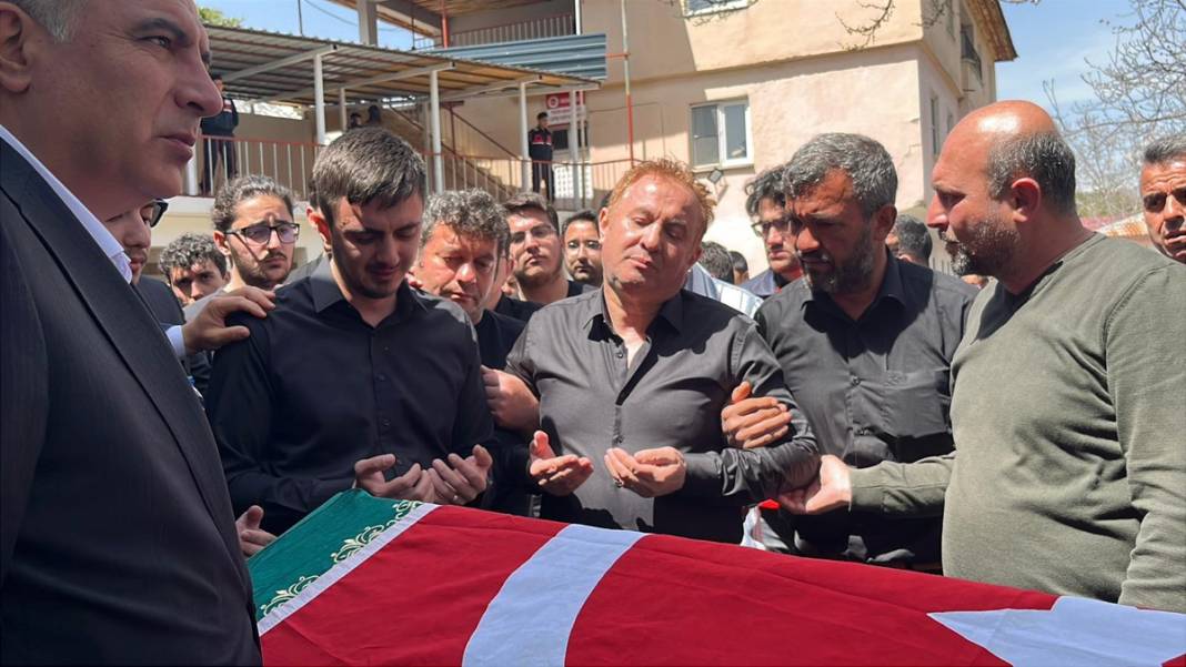 Türkiye Kahramanmaraş’a ağlıyor: Okul katliamında hayatını kaybedenler son yolcuğuna uğurlandı 9