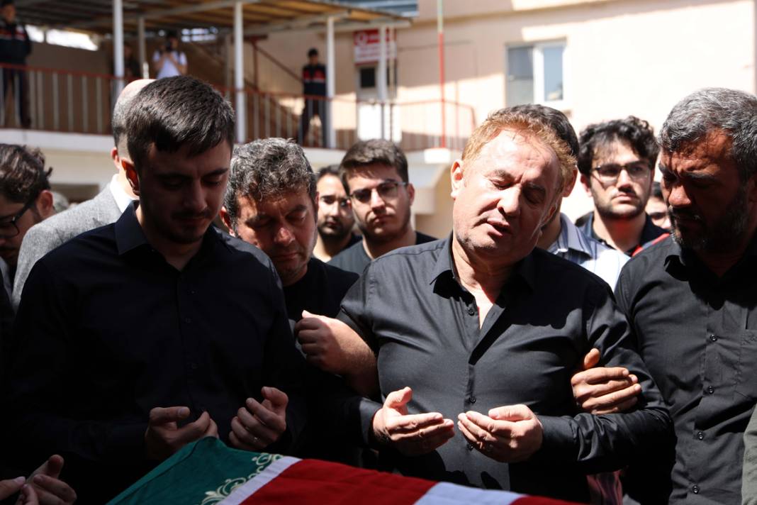 Türkiye Kahramanmaraş’a ağlıyor: Okul katliamında hayatını kaybedenler son yolcuğuna uğurlandı 6