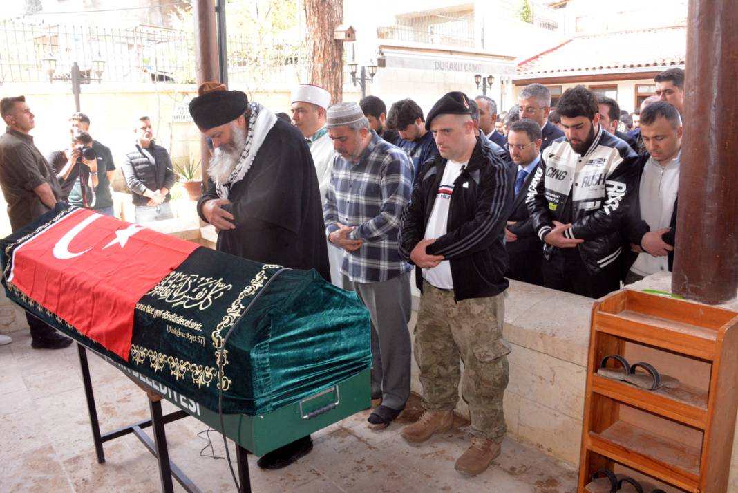 Türkiye Kahramanmaraş’a ağlıyor: Okul katliamında hayatını kaybedenler son yolcuğuna uğurlandı 8