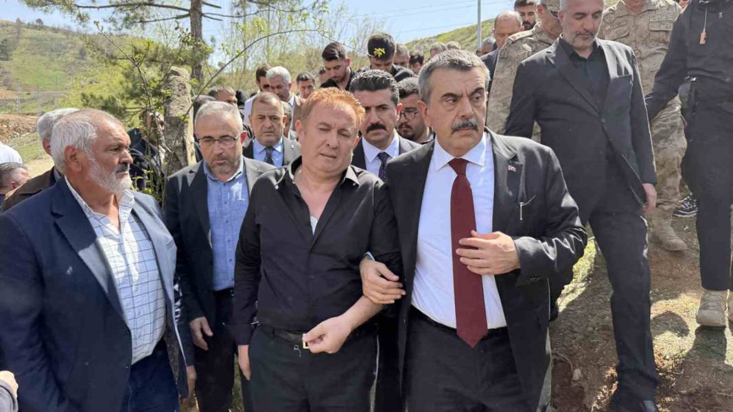 Türkiye Kahramanmaraş’a ağlıyor: Okul katliamında hayatını kaybedenler son yolcuğuna uğurlandı 5