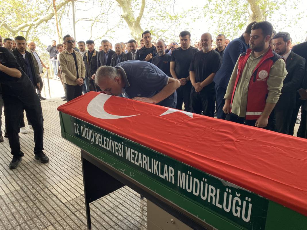 Türkiye Kahramanmaraş’a ağlıyor: Okul katliamında hayatını kaybedenler son yolcuğuna uğurlandı 1