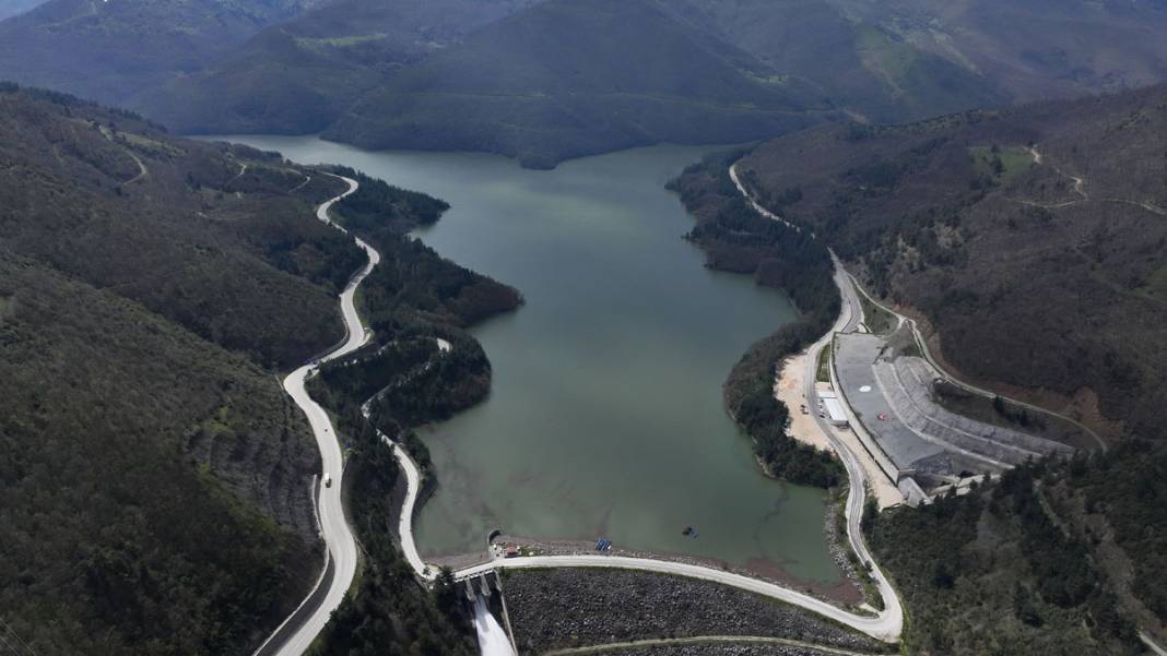 Bursa'da barajlar doldu, kapaklar açıldı 3