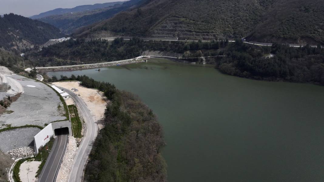 Bursa'da barajlar doldu, kapaklar açıldı 4
