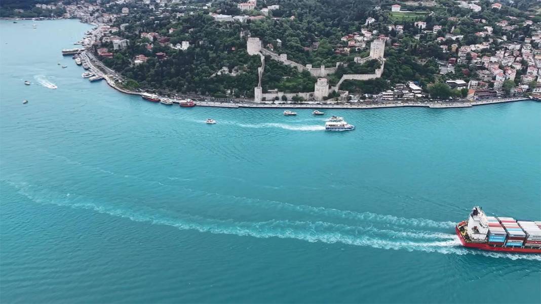 İstanbul Boğazı’nda turkuaz renk değişimi havadan görüntülendi 6