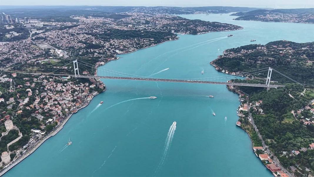 İstanbul Boğazı’nda turkuaz renk değişimi havadan görüntülendi 4