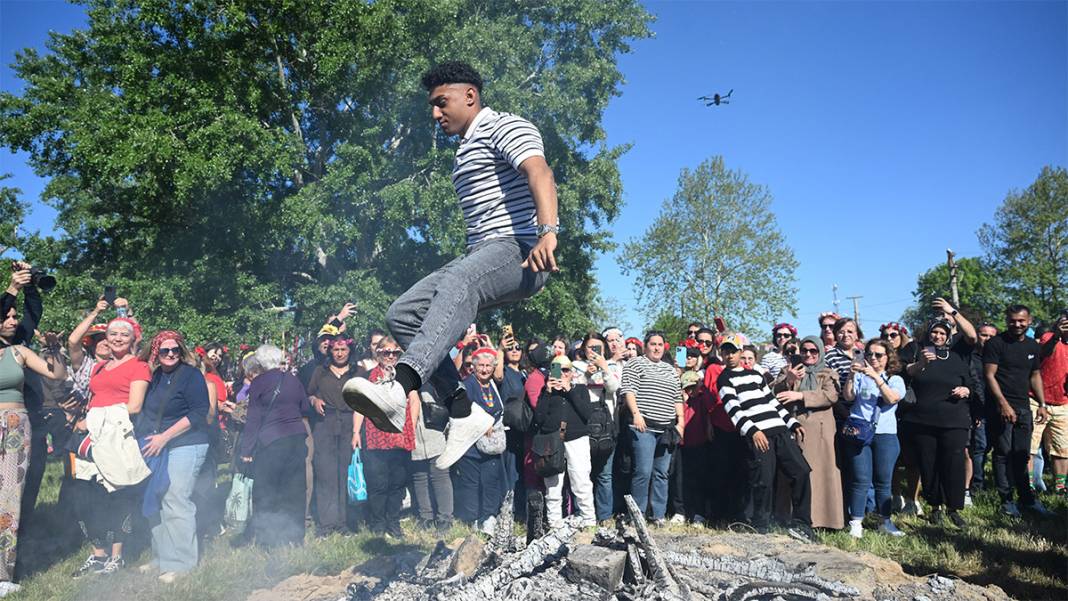1700 yıllık Kakava ateşi yakıldı: Edirne'de Hıdırellez coşkusu 1