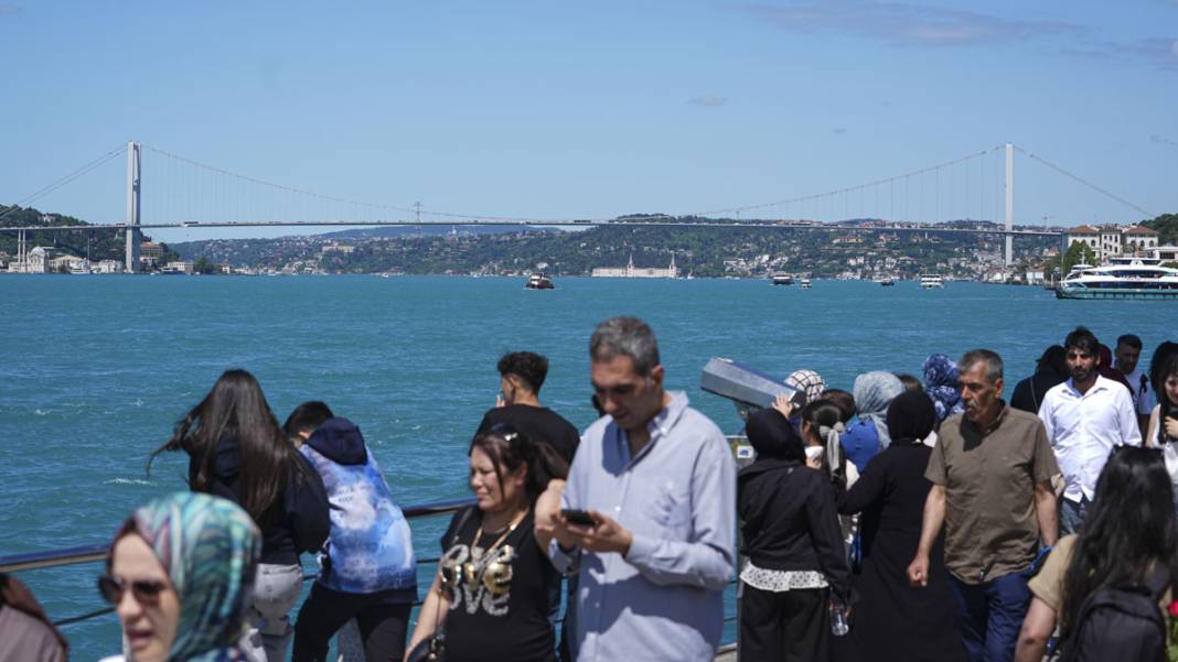 İstanbul Boğazı'nda bayram manzarası: Turkuaz renge büründü 9
