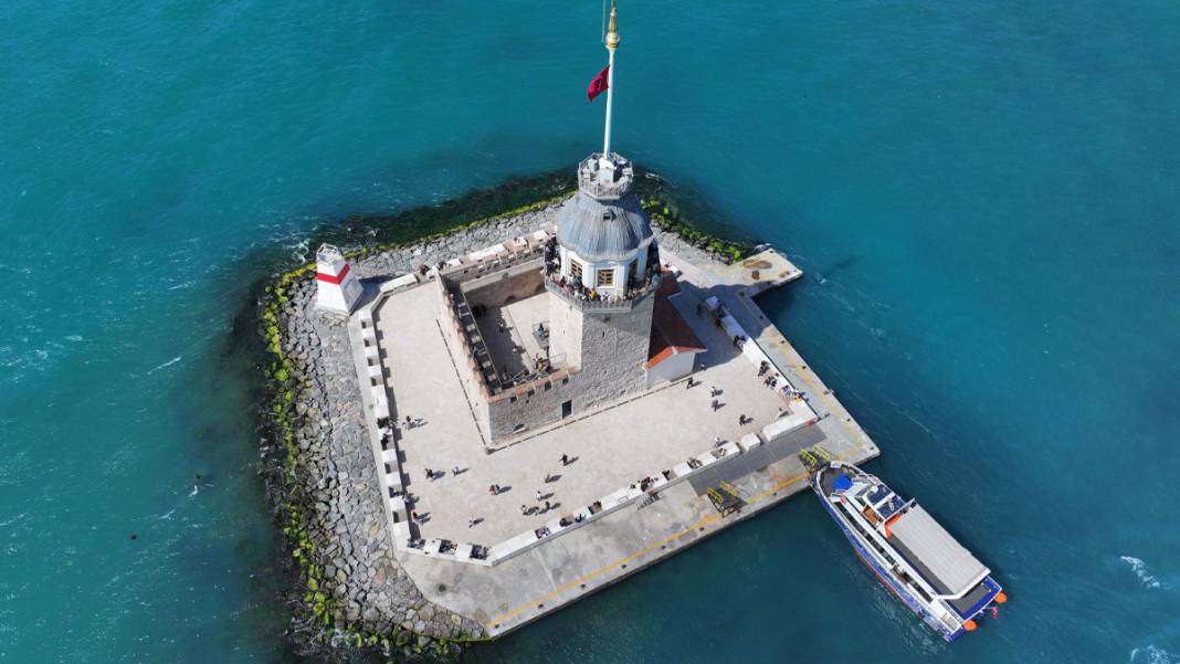 İstanbul Boğazı'nda bayram manzarası: Turkuaz renge büründü 3