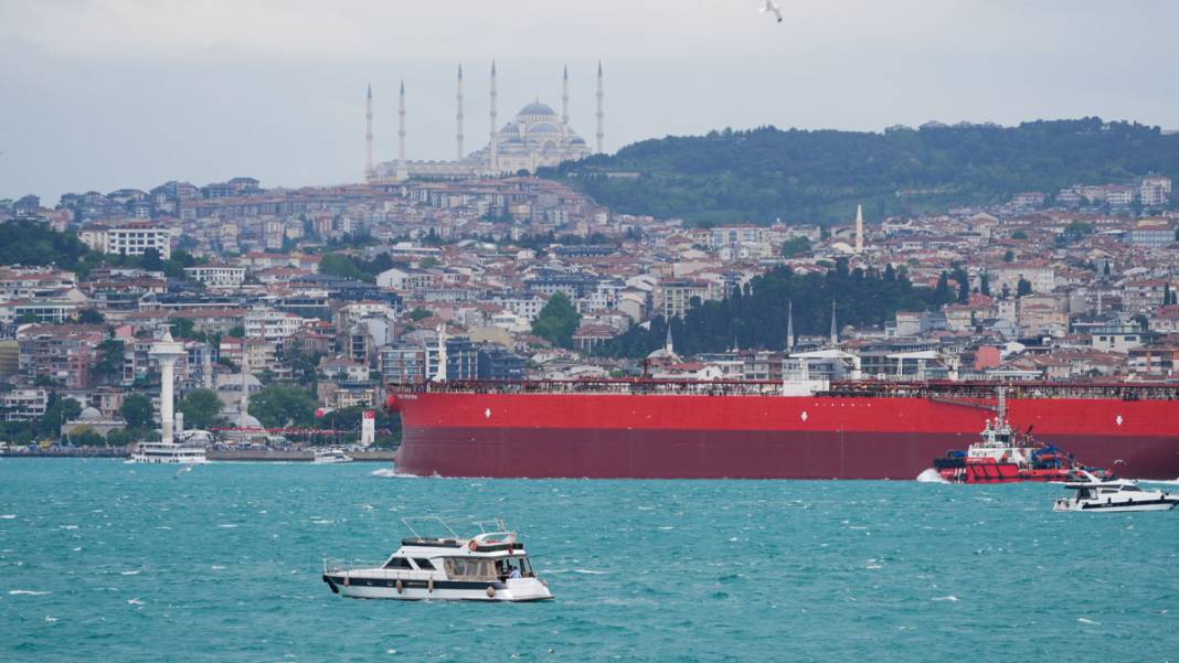 İstanbul Boğazı'nda bayram manzarası: Turkuaz renge büründü 6