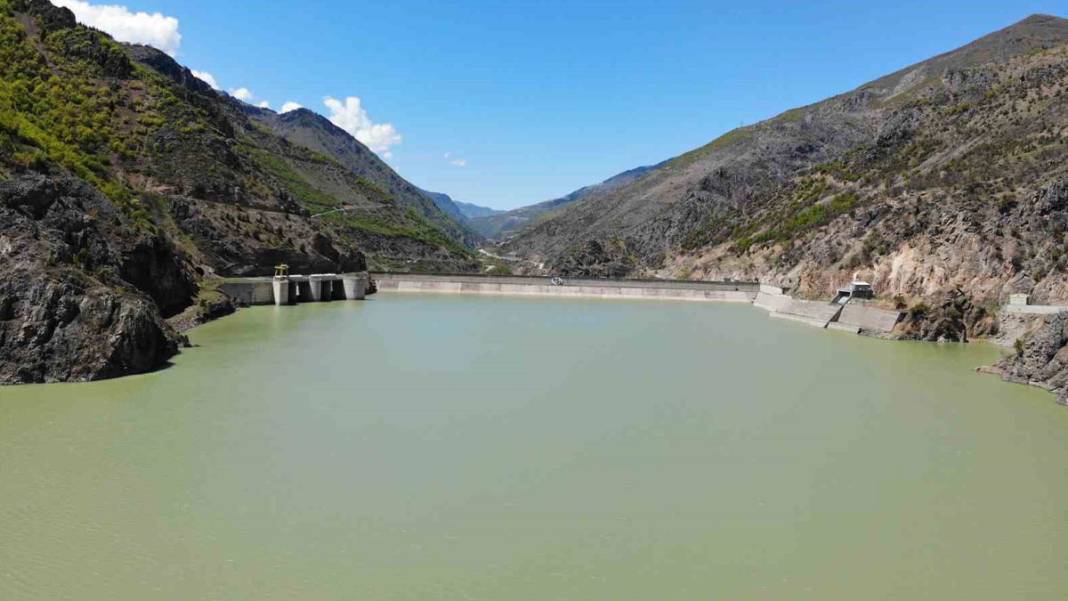 Gümüşhane'de yıllar sonra barajlar tamamen doldu: Kapaklar açıldı, su tahliye ediliyor 6