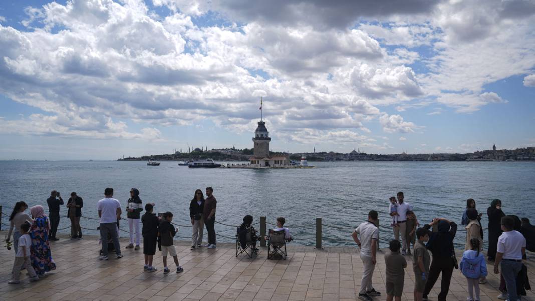 İstanbul Boğazı'nda bayram manzarası: Turkuaz renge büründü 8