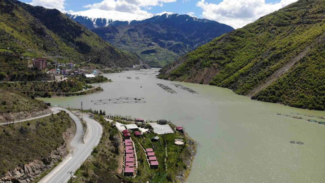 Gümüşhane'de yıllar sonra barajlar tamamen doldu: Kapaklar açıldı, su tahliye ediliyor 5