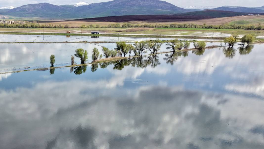 Sivas’ta 1500 dönümlük tarım arazisi sular altında kaldı 5