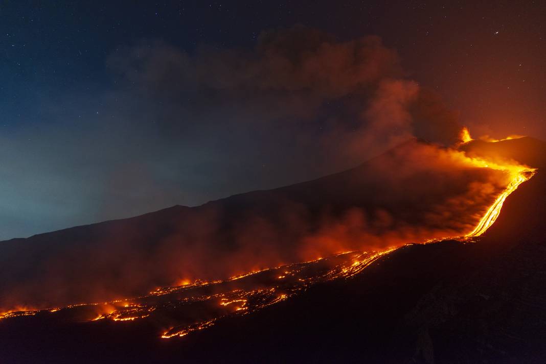 Etna Yanardağı yeni bir paroksismal evreye girdi 1