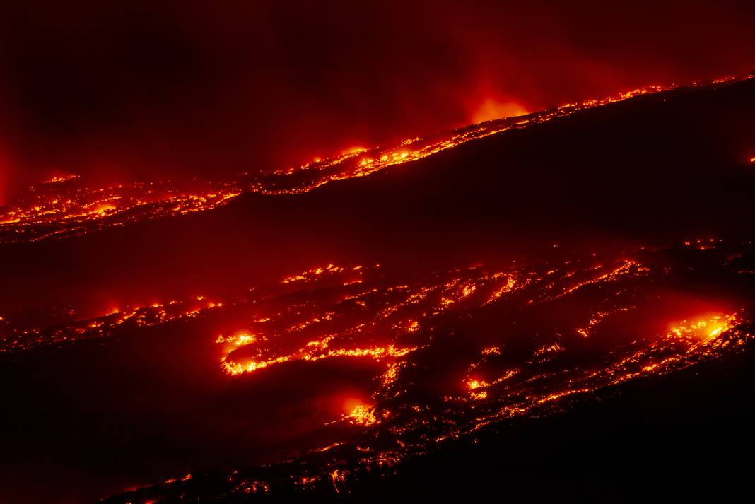 Etna Yanardağı yeni bir paroksismal evreye girdi 5