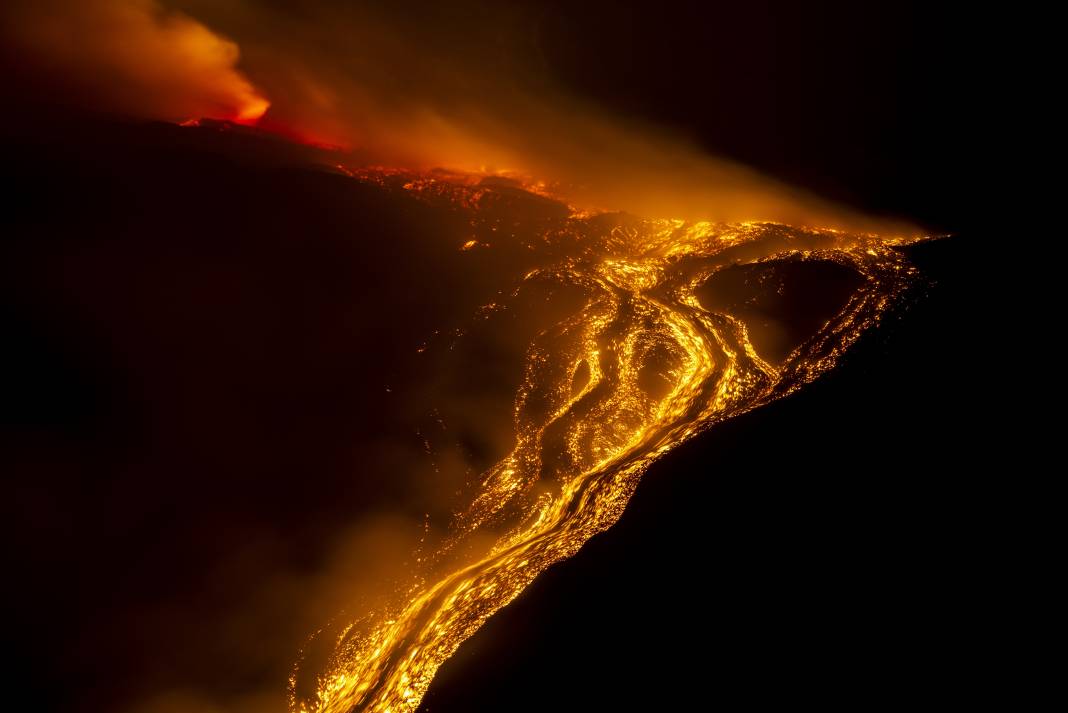 Etna Yanardağı yeni bir paroksismal evreye girdi 9