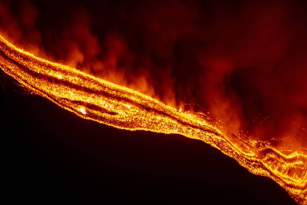 Etna Yanardağı yeni bir paroksismal evreye girdi 6