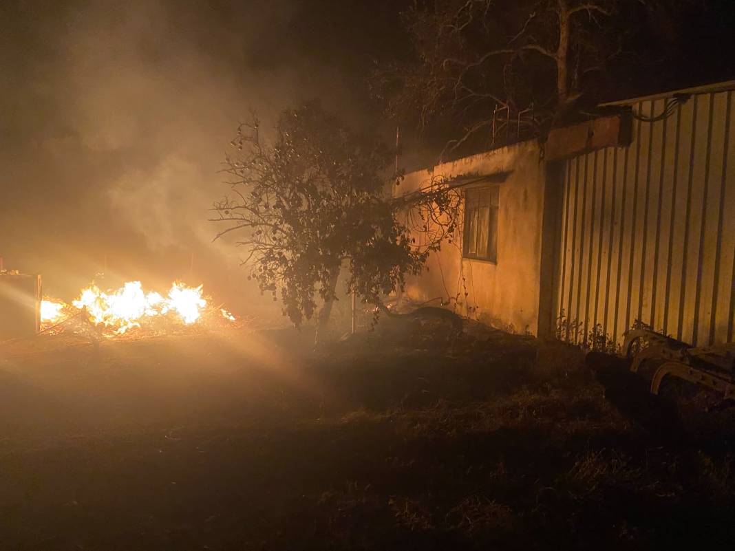 Antalya’da orman yangını yerleşim yerlerine ulaştı: 3 mahalle tahliye edildi 4