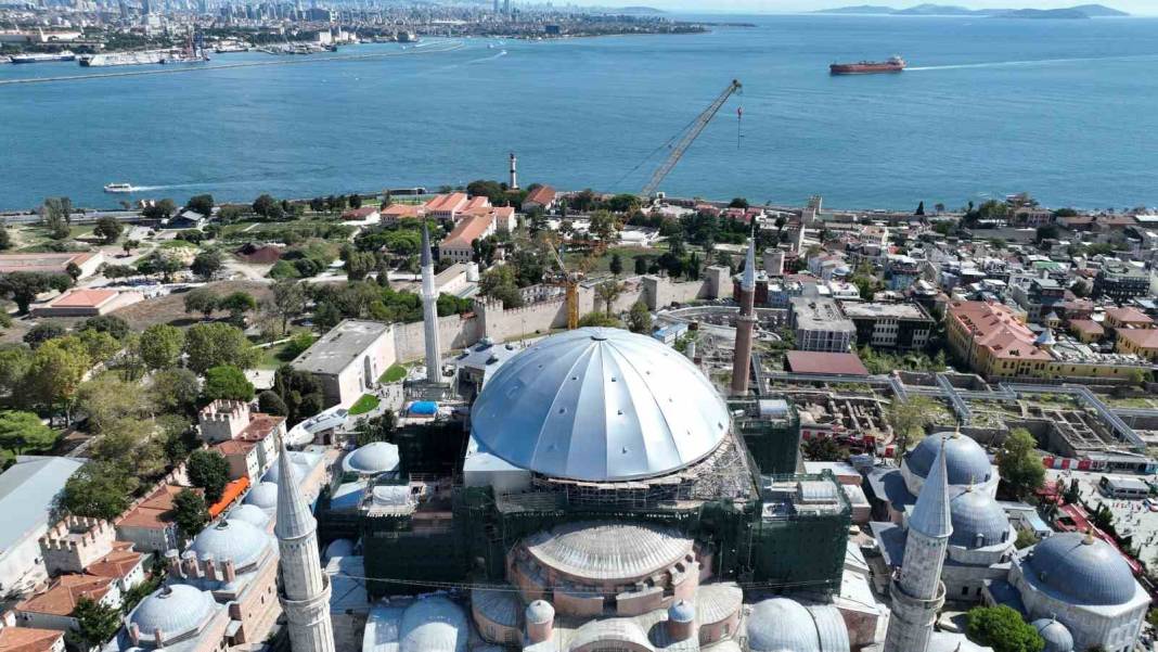 Ayasofya’nın ana kubbesi gri brandayla kaplandı 5