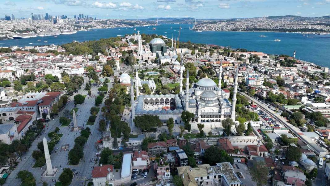 Ayasofya’nın ana kubbesi gri brandayla kaplandı 6
