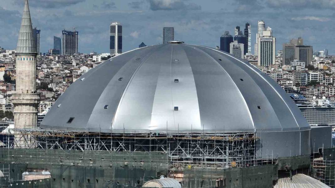 Ayasofya’nın ana kubbesi gri brandayla kaplandı 7