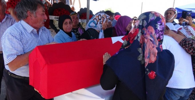 Şehit uzman onbaşı, gözyaşlarıyla son yolculuğuna uğurlandı