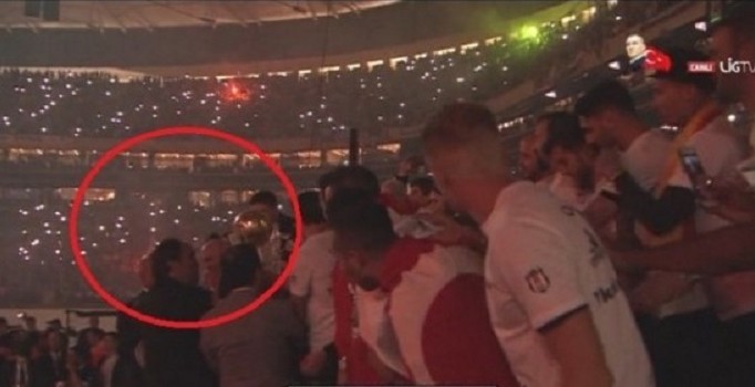 Yıldırım Demirören'in adı Vodafone Arena'da anons edilmedi